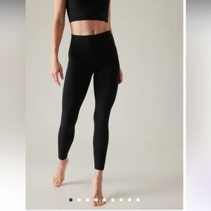 Athleta SALUTATION STASH 7/8 TIGHT Leggings